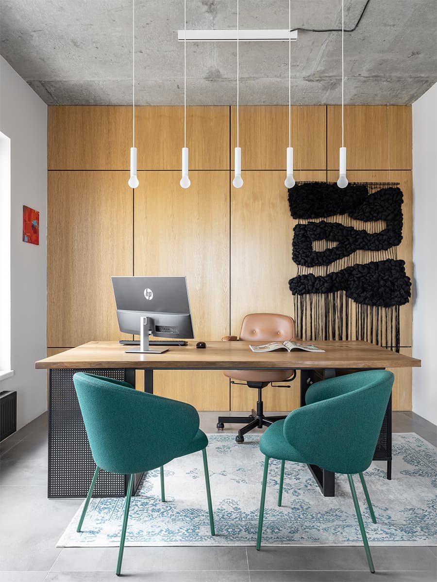 Контрастный интерьер офиса для челябинского архитектурного бюро – проект Юлии Стариковой