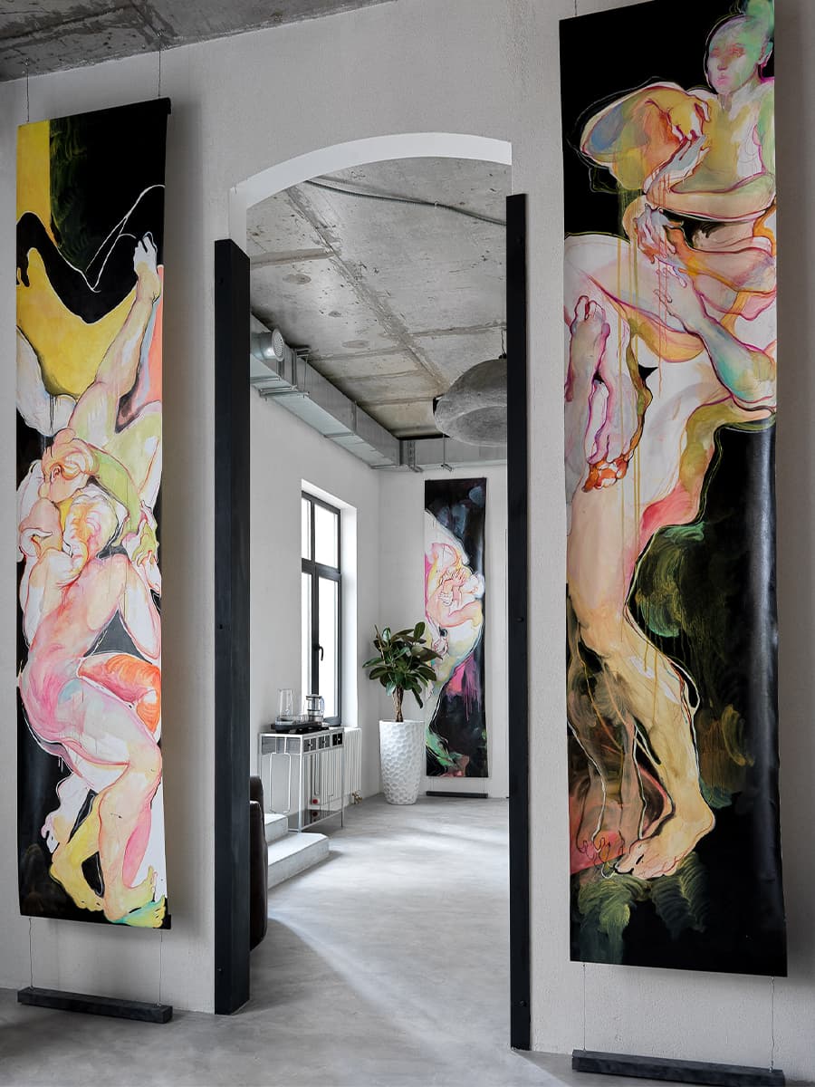 Бетон, текстиль и искусство в интерьере массажной мастерской – проект Софии Левченко