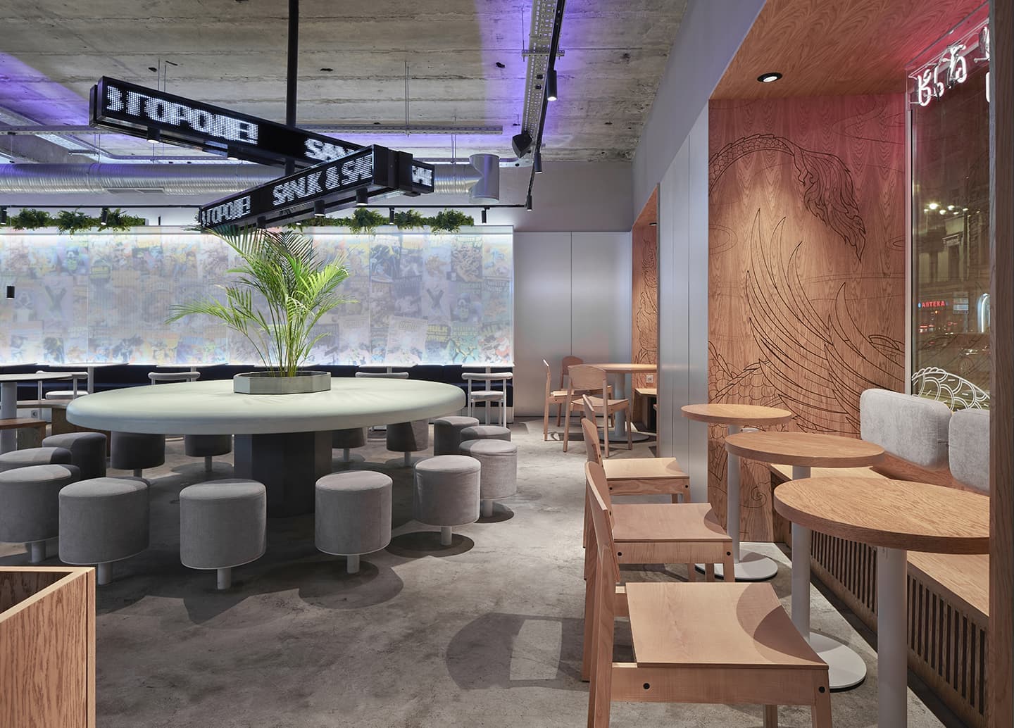 Контрастный микс лепнины, графики и стали в интерьере ресторана – проект sens bureau