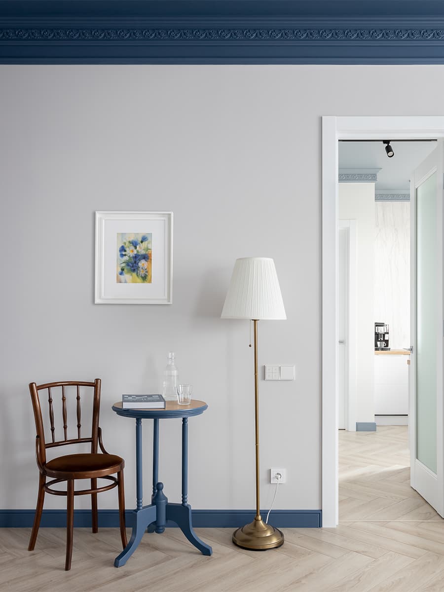 Холодные тона и эклектичная мебель в интерьере семейной квартиры – проект Яны Петровой