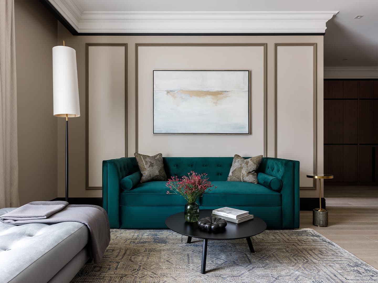 Изысканный интерьер с авторской мебелью для квартиры в центре Москвы — проект Дины Салаховой