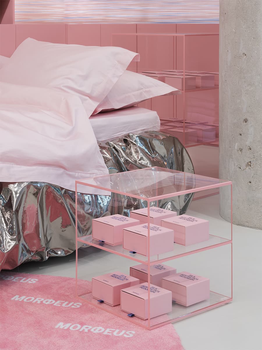 Спокойные тона в оформлении корнера постельного белья – проект Яны Брюхновой