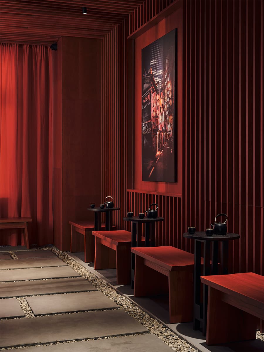 Пятьдесят текстур и покрытий в драматичном интерьере бара-ресторана – проект бюро Ideologist+ Architects и Юсуке Такахаси
