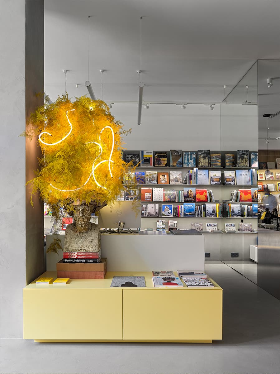 Вдохновляющий интерьер книжного магазина в Санкт-Петербурге – проект RYMAR.studio