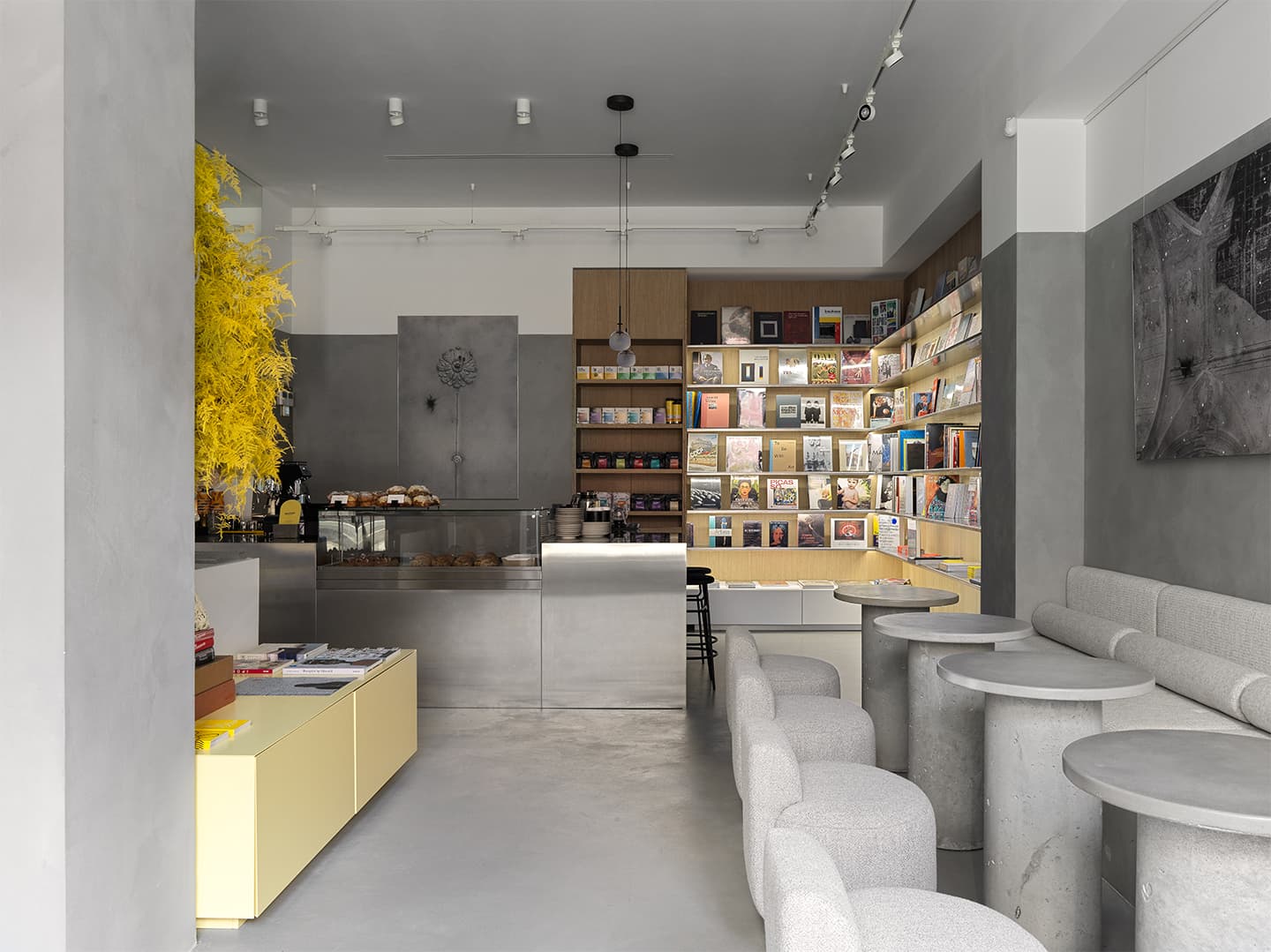 Вдохновляющий интерьер книжного магазина в Санкт-Петербурге – проект RYMAR.studio