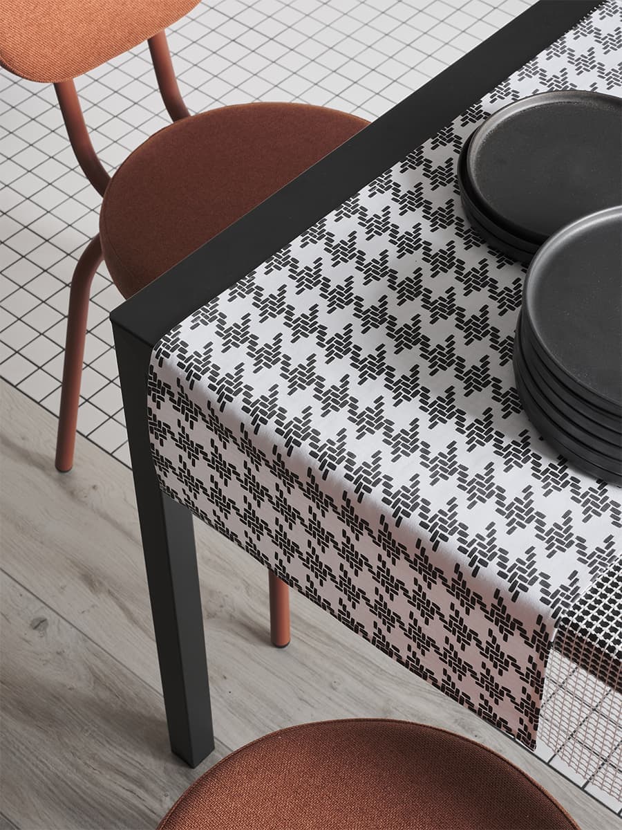 Минималистичный интерьер квартиры под сдачу со спальней-боксом – проект Алексея Иванова