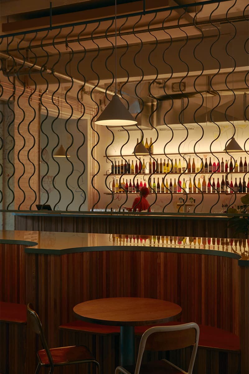 Эстетика ретро и детские рисунки в интерьере офиса радиостанции – проект Питера Фредерика Коула