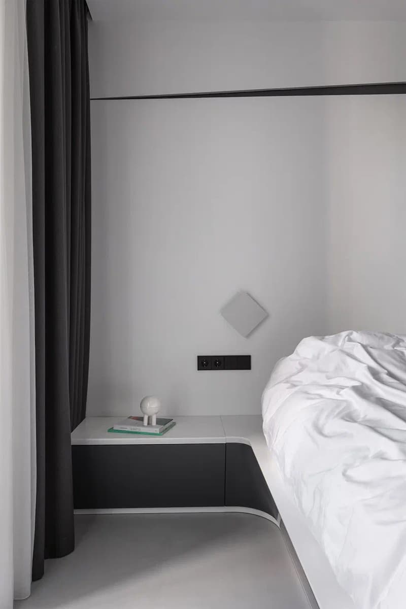 Глубокие серо-синие оттенки в интерьере квартиры для холостяка – проект студии IQHouse