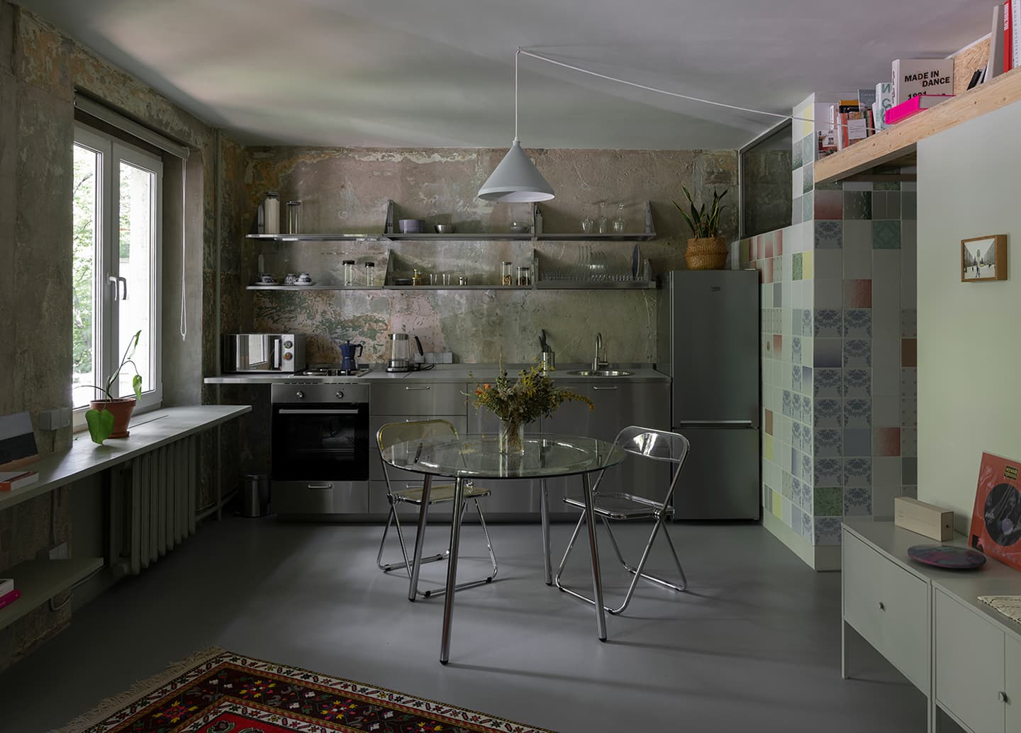 Советская плитка и бетонные стены в интерьере московской квартиры – проект Тихой Студии