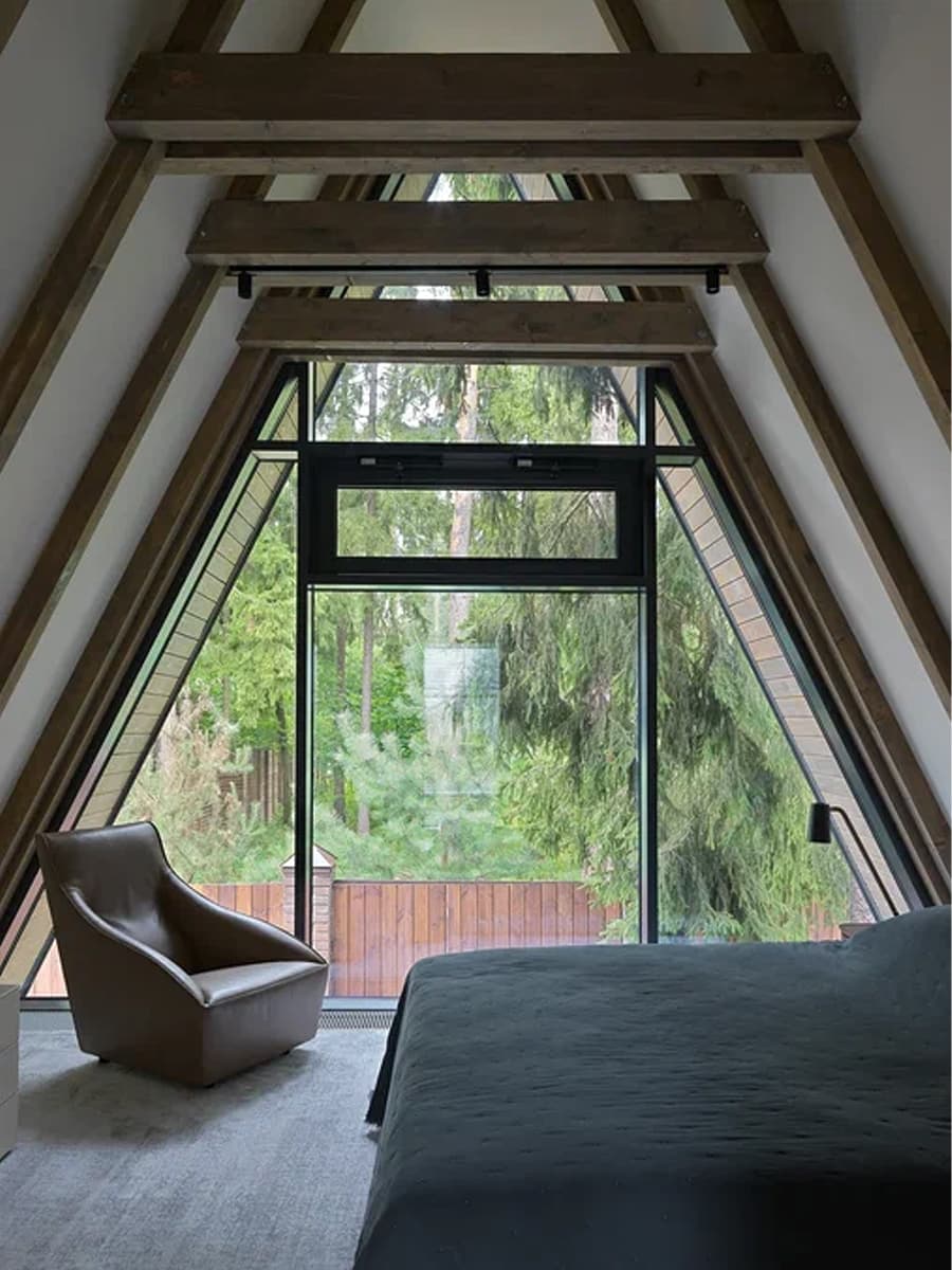 Лаконичность визуальных высказываний в интерьере загородного дома – проект архитектурного бюро Hôtel Richesse