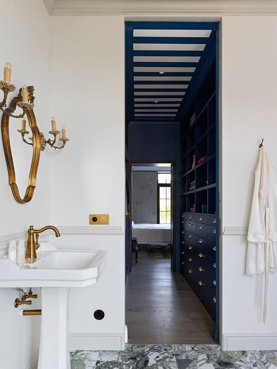 Новое прочтение классического стиля в интерьере семейного дома – проект бюро Kate Hominess