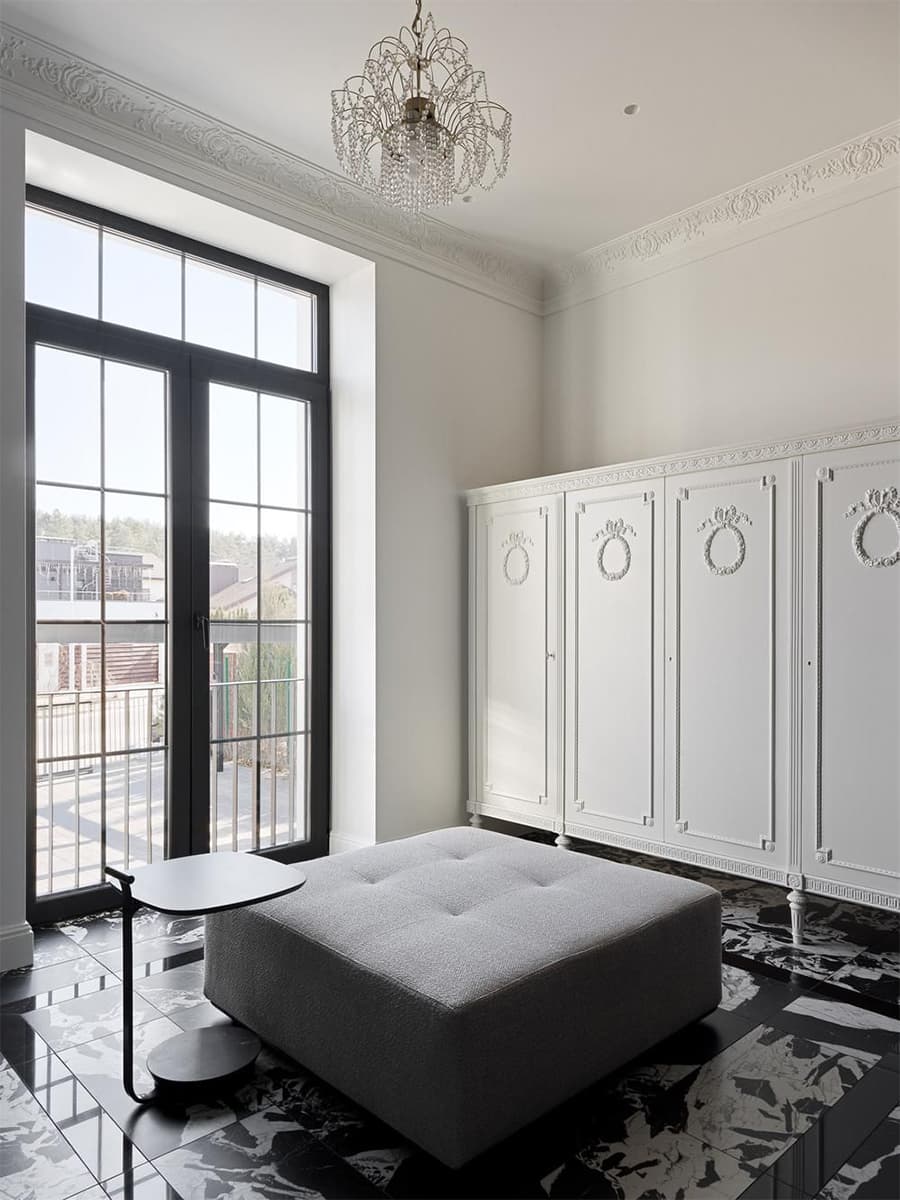 Новое прочтение классического стиля в интерьере семейного дома – проект бюро Kate Hominess