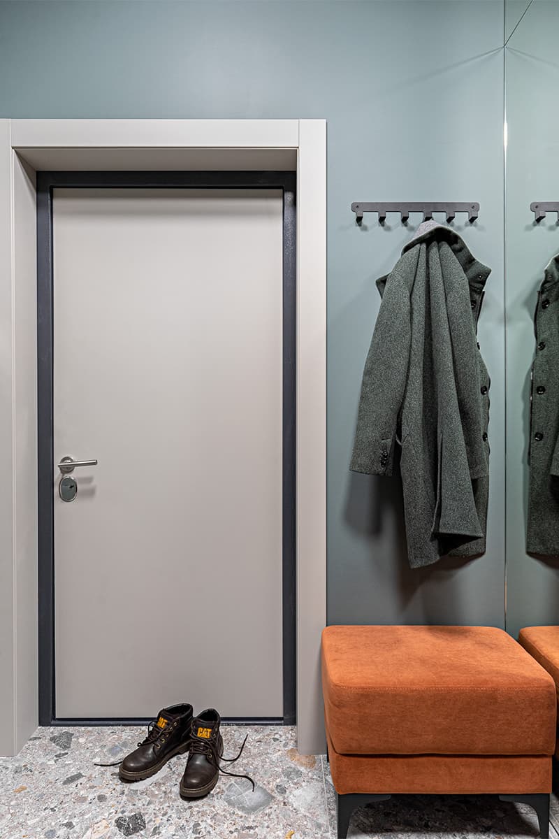 Графичные перегородки, стекло и дерево в интерьере для молодого человека – проект дизайн-студии Albina Muna