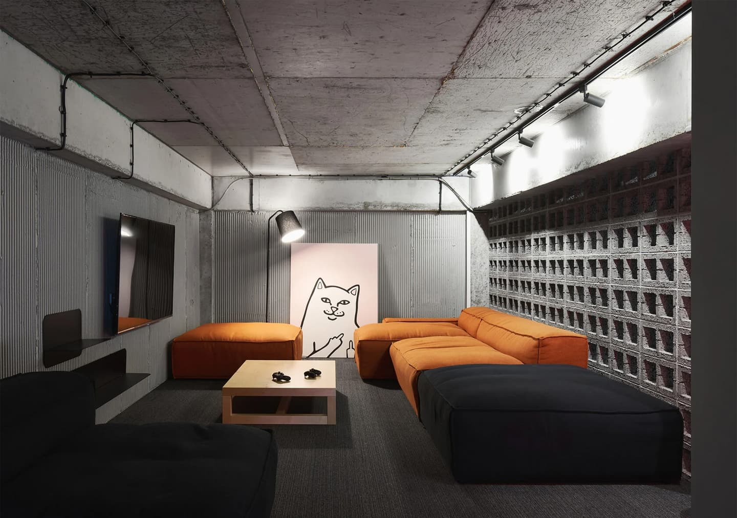 Индустриальные мотивы и умное зонирование в интерьере офиса IT-компании – проект LINE DESIGN STUDIO