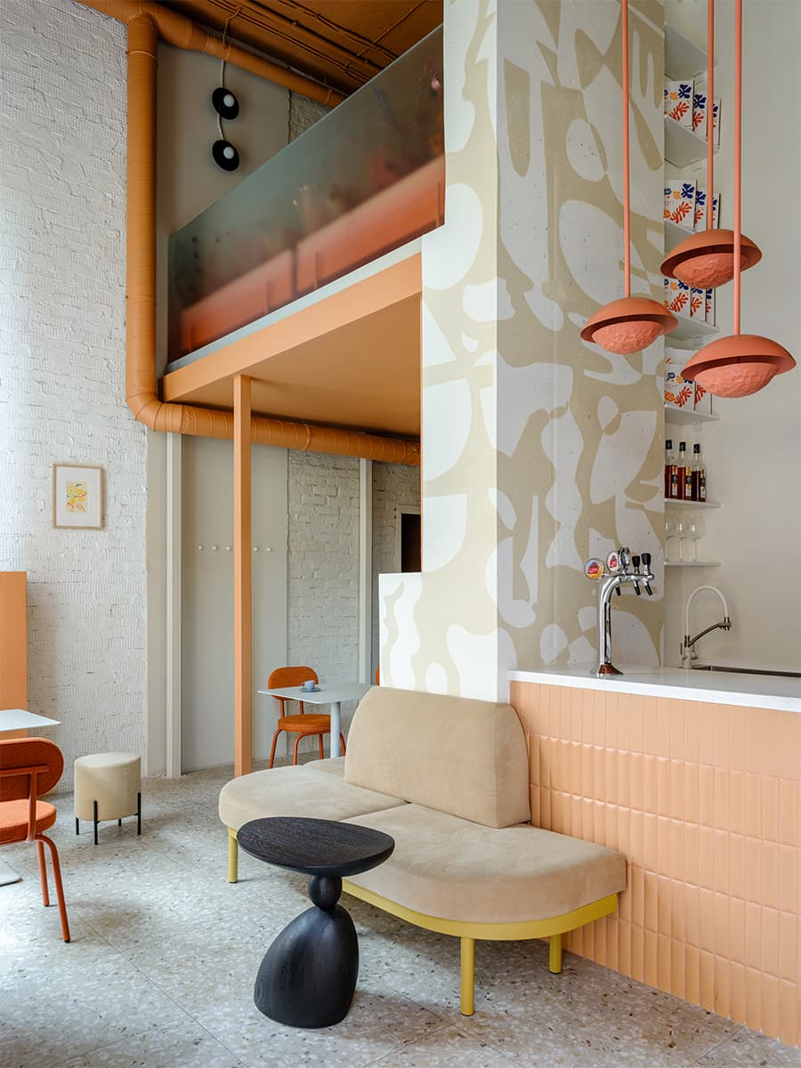 Задорный интерьер семейной пиццерии в ЖК «ЗИЛАРТ» – проект Дины Дымниковой и Даши Слушаевой