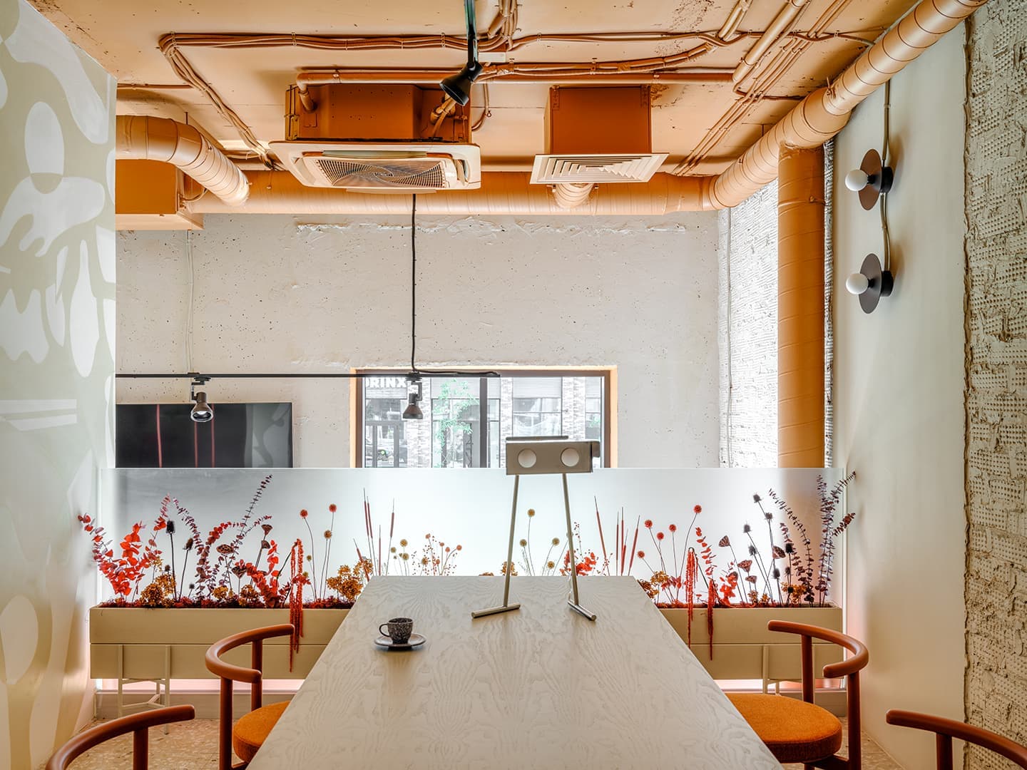 Задорный интерьер семейной пиццерии в ЖК «ЗИЛАРТ» – проект Дины Дымниковой и Даши Слушаевой