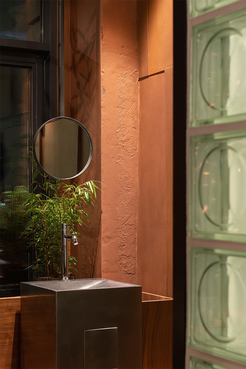 «Эффект бабочки» и терракотовая палитра в интерьере паназиатского бистро – проект KIDZ Design Studio