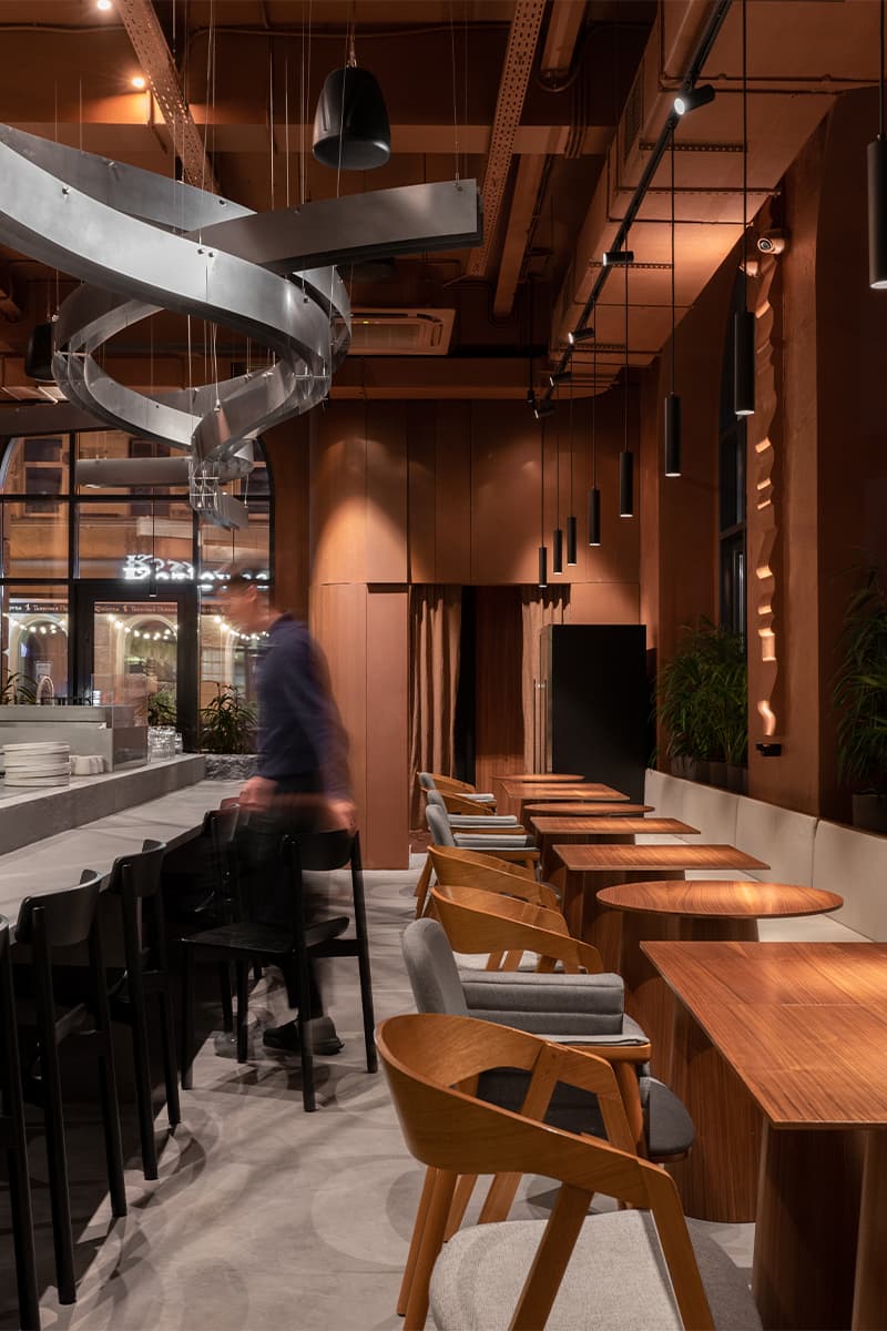 «Эффект бабочки» и терракотовая палитра в интерьере паназиатского бистро – проект KIDZ Design Studio