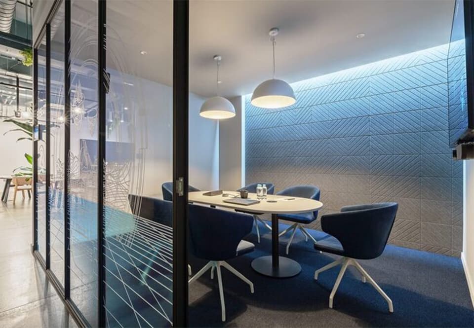 Футуристичные сюжеты и гибкая планировка в интерьере офиса – проект ENTER-ra Design Studio