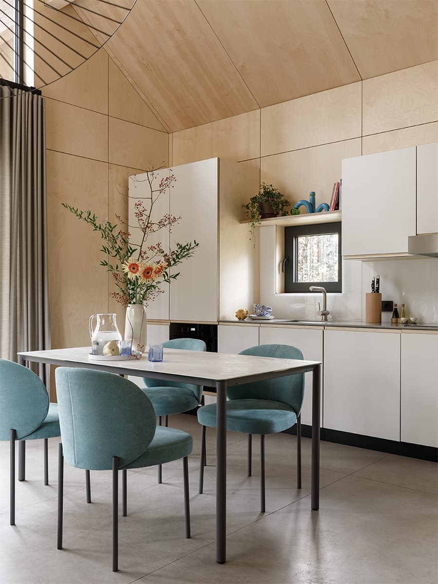 Уютный дом-антагонист для девочки-подростка – проект SPACE FOUR