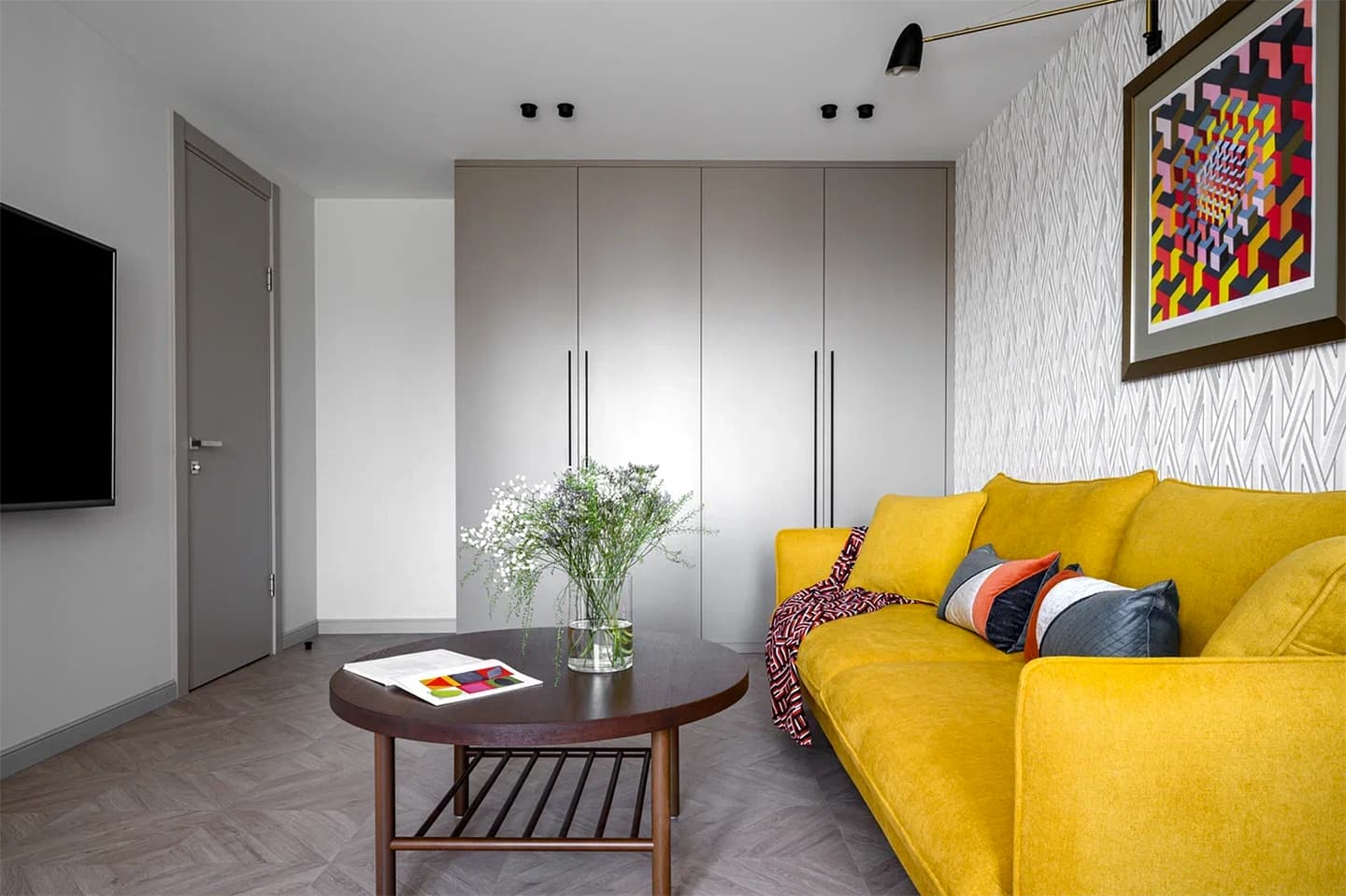 Продуманный интерьер компактной квартиры с отсылками к 60-м – проект Галины Соколовой