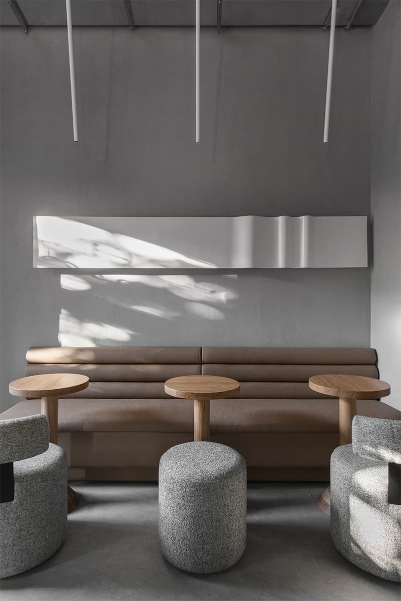 Лаконичный интерьер кондитерской, пронизанный атмосферой Санкт-Петербурга – проект QUADRUM Studio