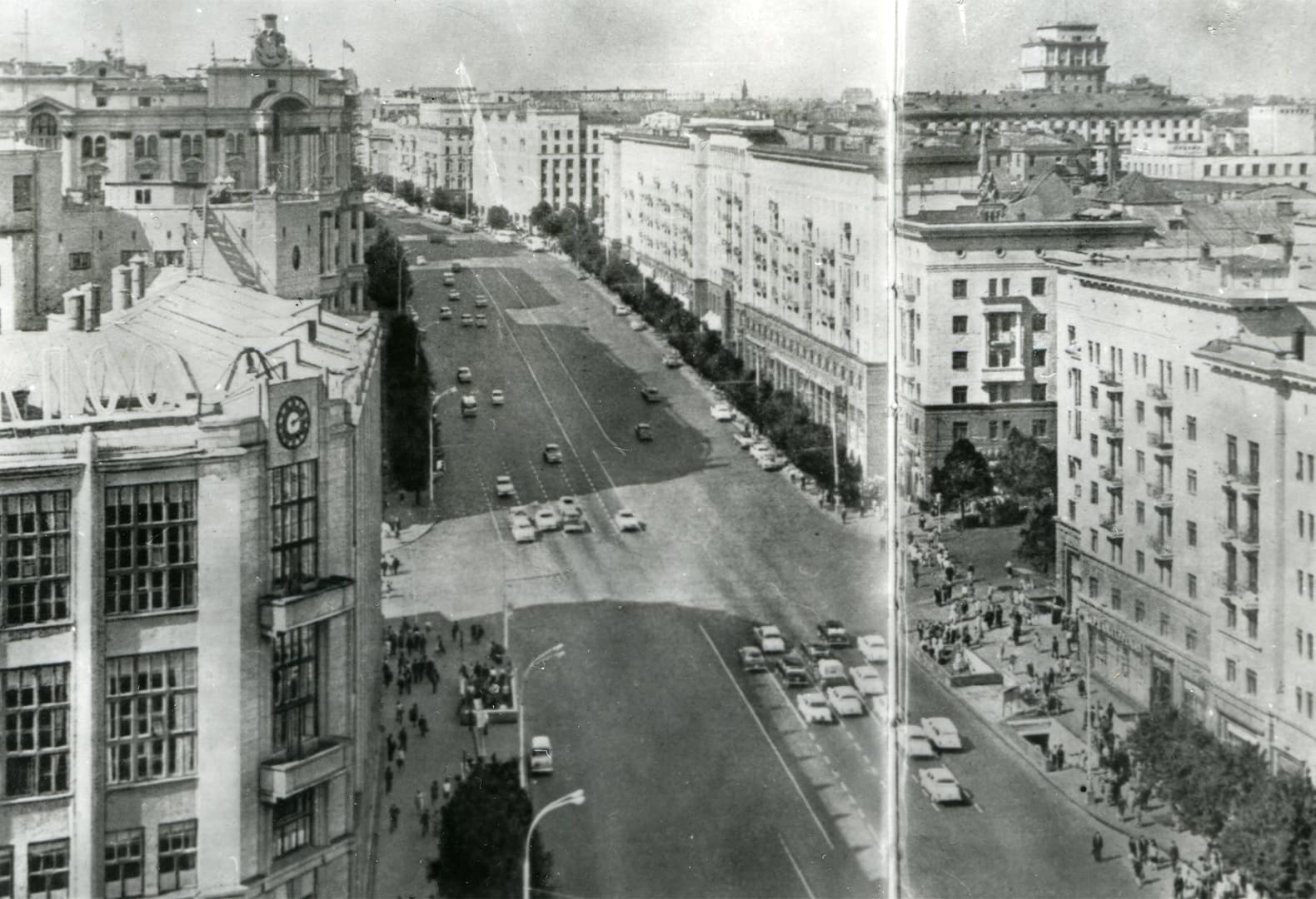 Исторический облик здания Центрального телеграфа в Москве и вид на Тверскую улицу