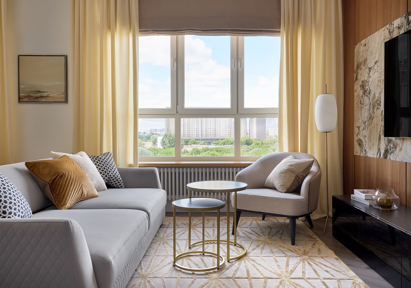 Нарядный интерьер с мраморными и латунными акцентами – проект I+E Spaces Studio