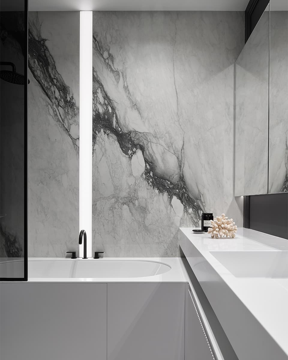 Инь и ян: тотальный монохром в интерьере московской квартиры – проект дизайн-бюро LINES