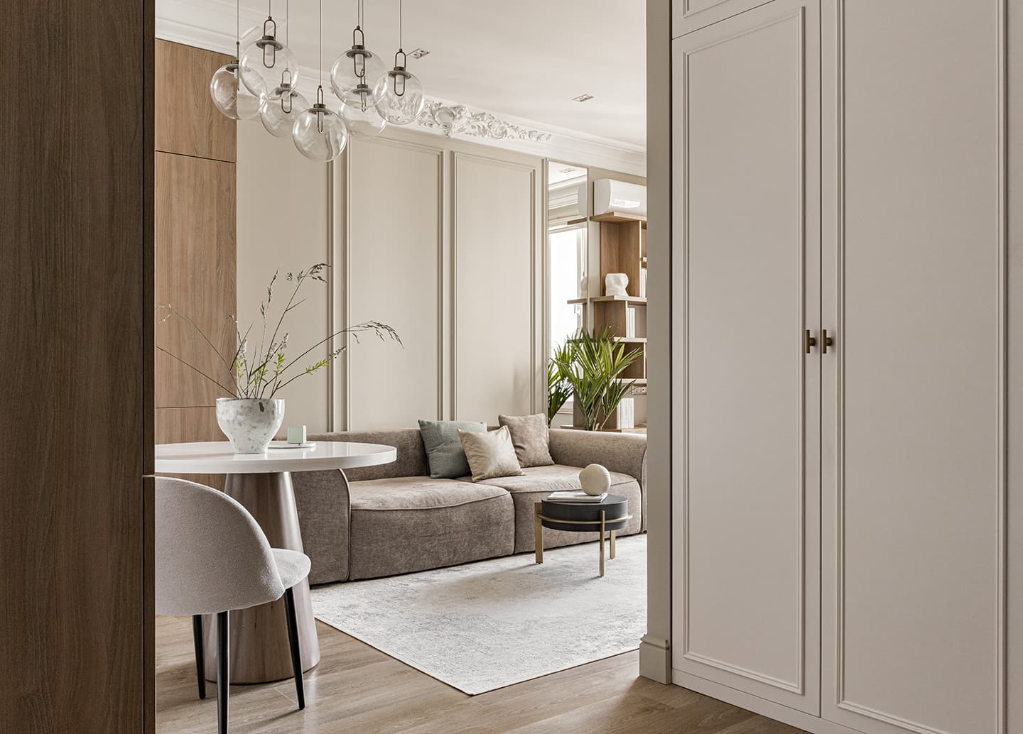 Пятьдесят оттенков бежевого в интерьере небольшой квартиры для молодой девушки – проект Алены Герасимовой