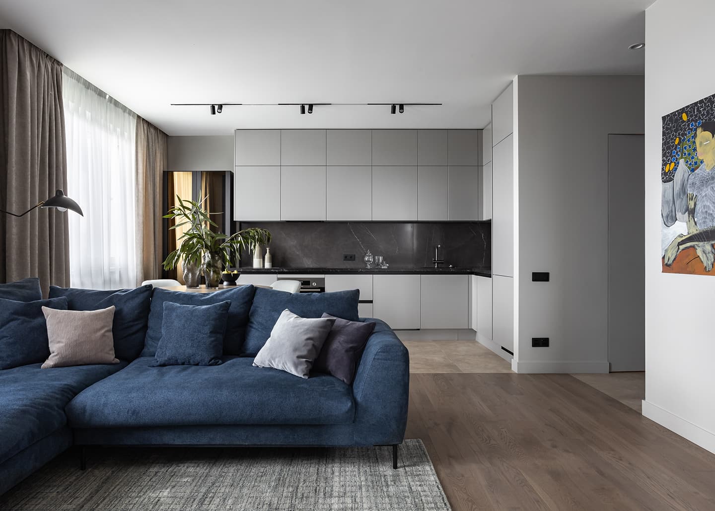 Сбалансированный интерьер с деревянными акцентами – проект Екатерины Третьяковой