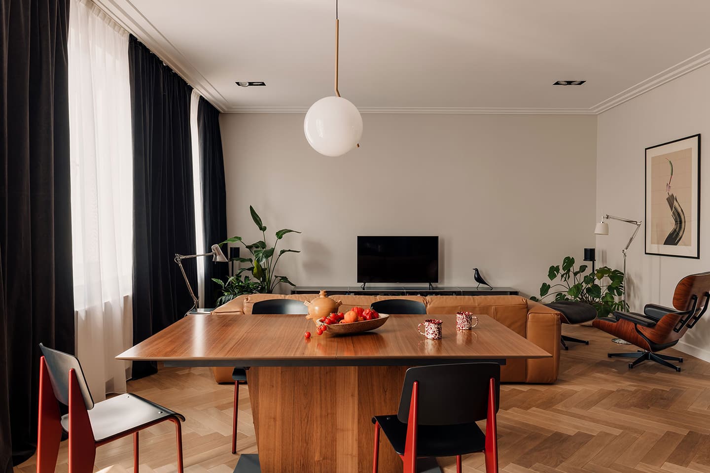 Сбалансированный интерьер с деревянными акцентами – проект Екатерины Третьяковой