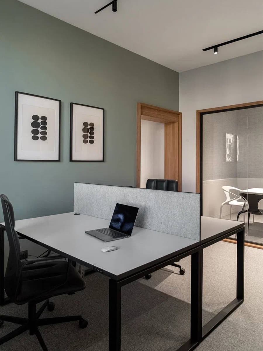 Преображение компактного офиса в центре Екатеринбурга – проект Екатерины Елизаровой