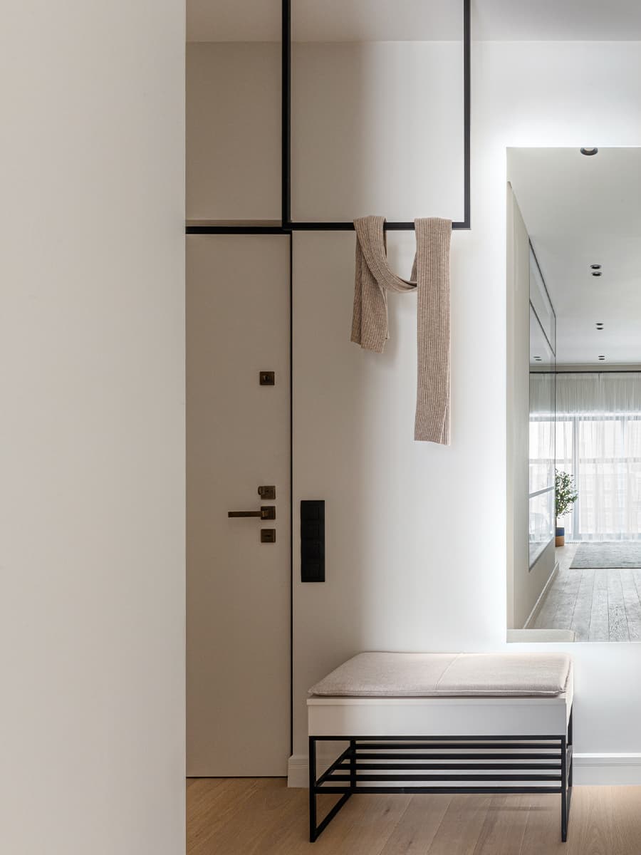 Интерьер компактных апартаментов с яркой ванной комнатой – проект Анны и Дмитрия Коробко