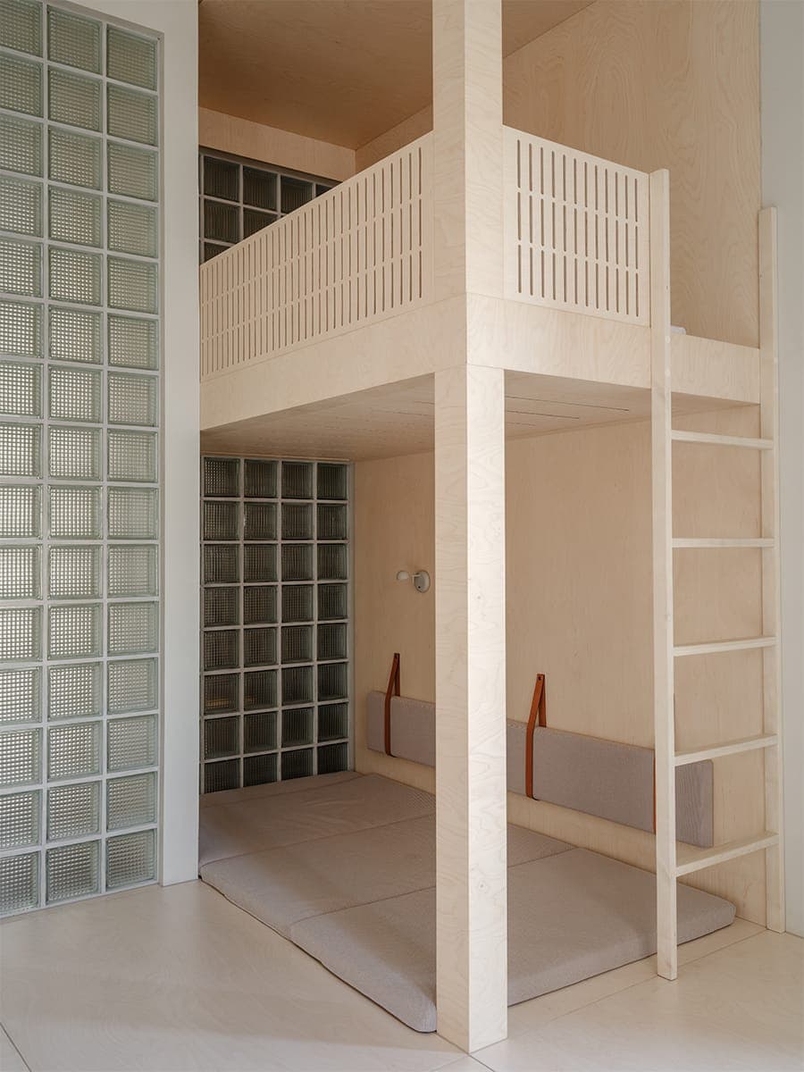 Простота, эргономика и эстетика двух культур в интерьере большой квартиры – проект Architectural Studio RE