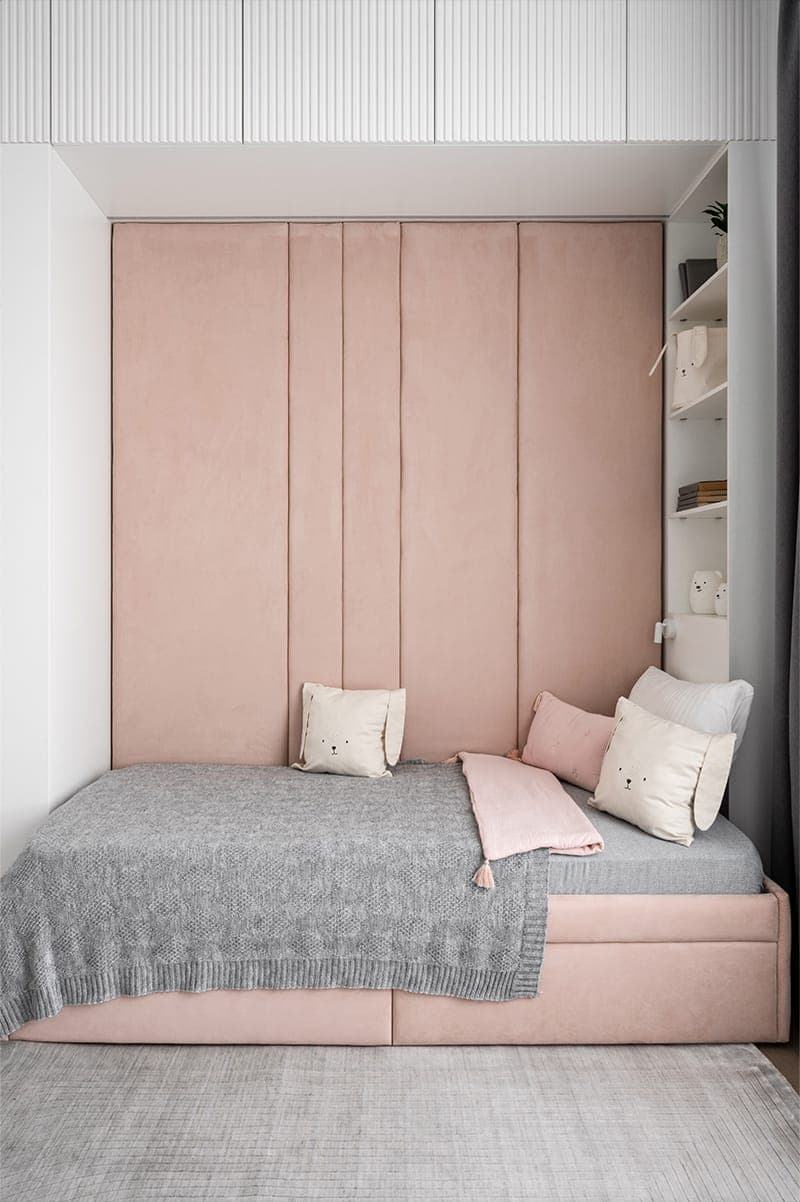 Серые, белые и пастельные оттенки в интерьере семейной квартиры – проект DKart Design Studio