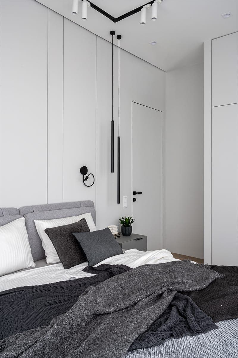 Серые, белые и пастельные оттенки в интерьере семейной квартиры – проект DKart Design Studio