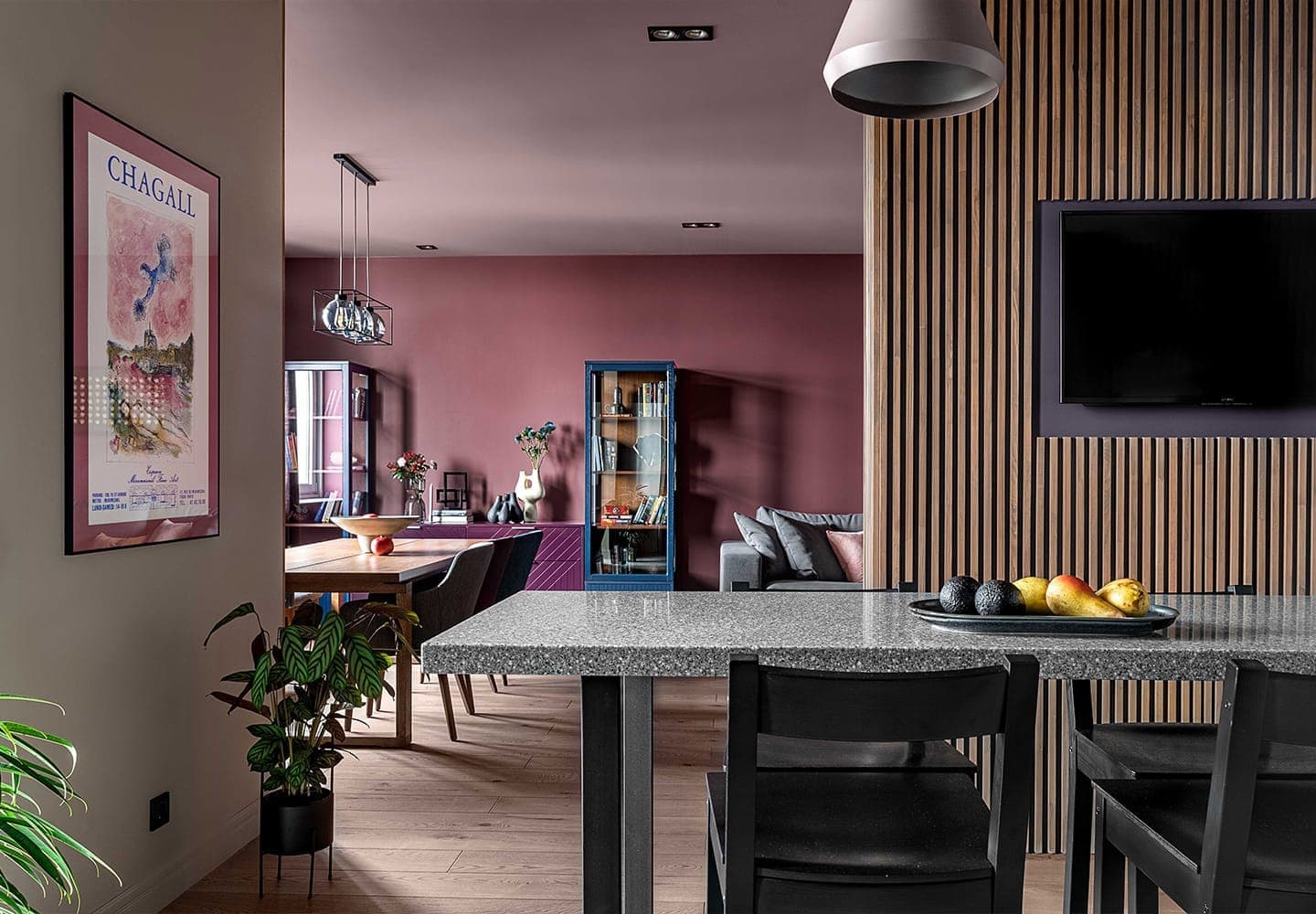 Продуманный интерьер с ярким характером для мамы с дочкой – проект Дарьи Калюжа