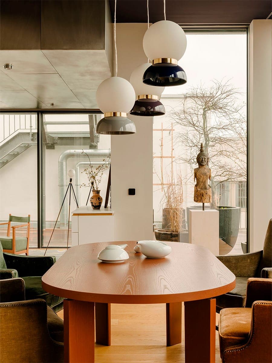 Красный, фиолетовый и зеленый: небанальные сочетания цветов в интерьере немецкой квартиры — проект Гисберта Пёпплера