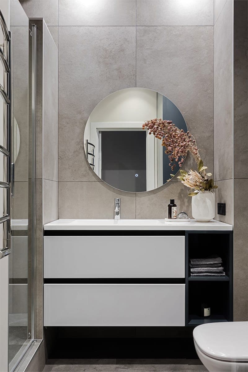 Необычная спальня и умное зонирование в интерьере стильной квартиры ― проект Black Wall Interior Design Studio