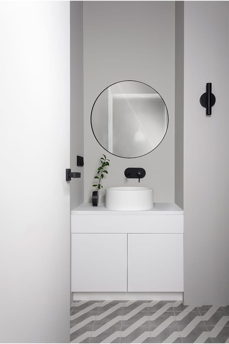 Яркие краски в интерьере квартиры для активной семьи с двумя детьми — проект студии «Точка дизайна»