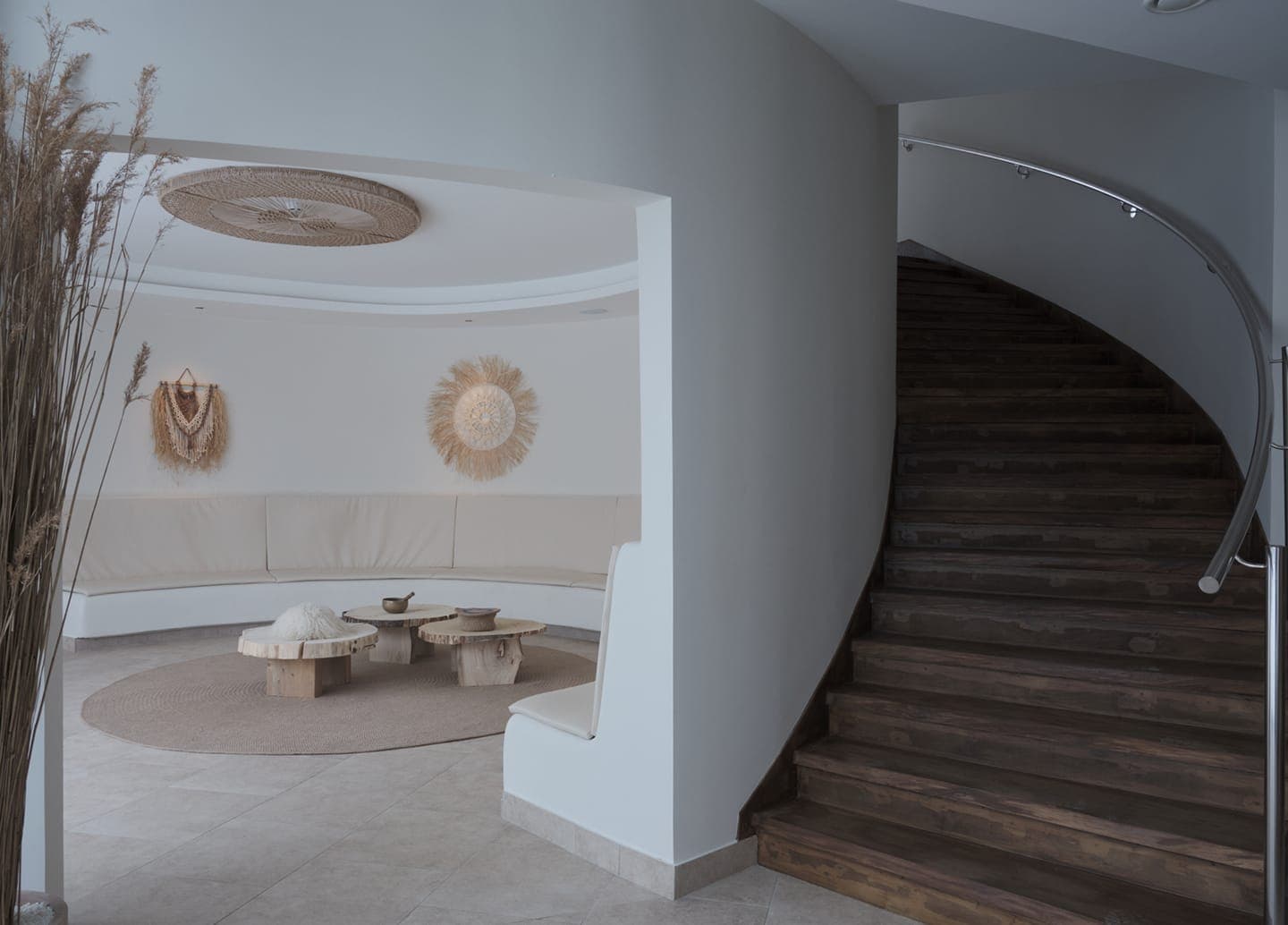 Природные оттенки и этнический декор в интерьере банного комплекса — проект Дмитрия Симонова