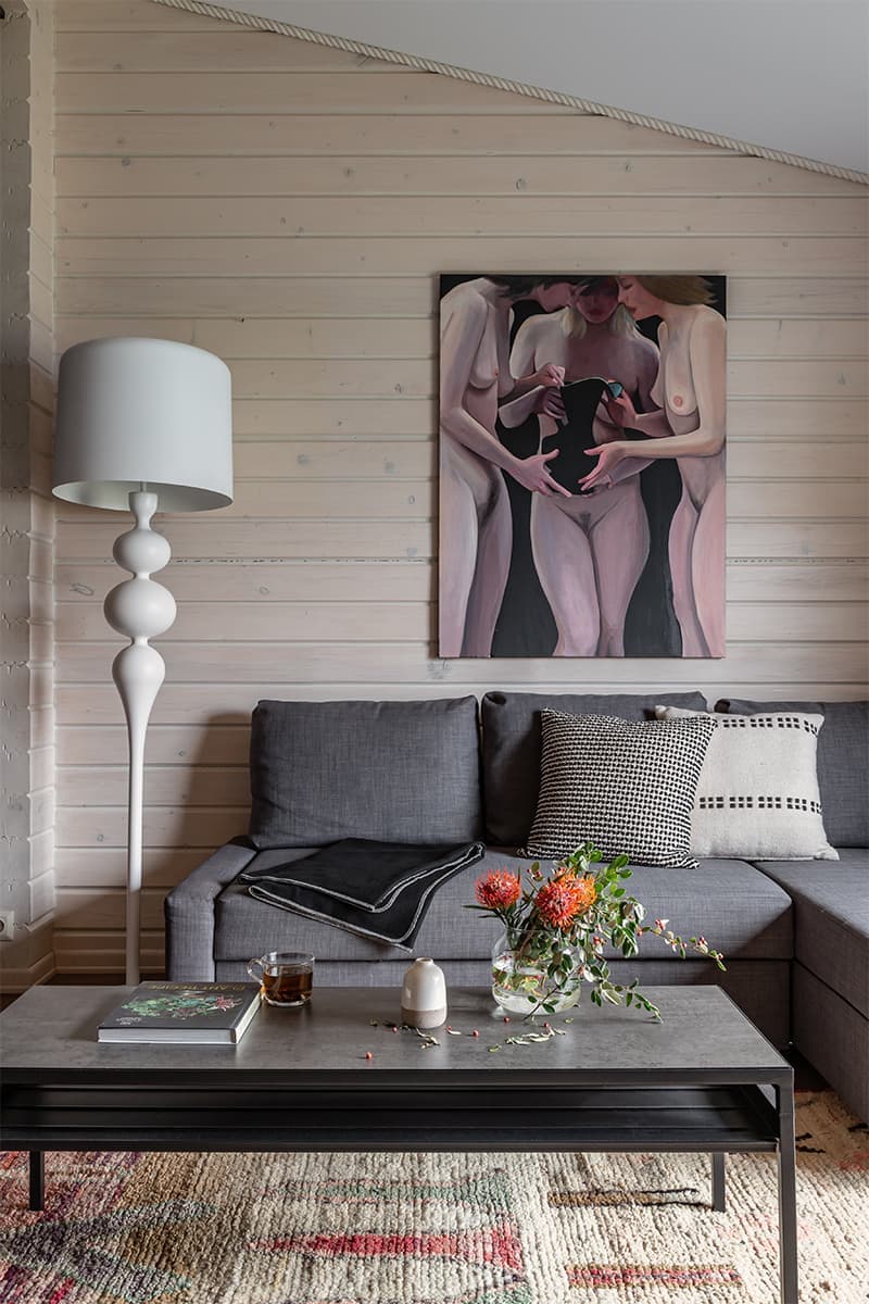 Теплый интерьер банного дома с яркими деталями — проект Кати Аболониной