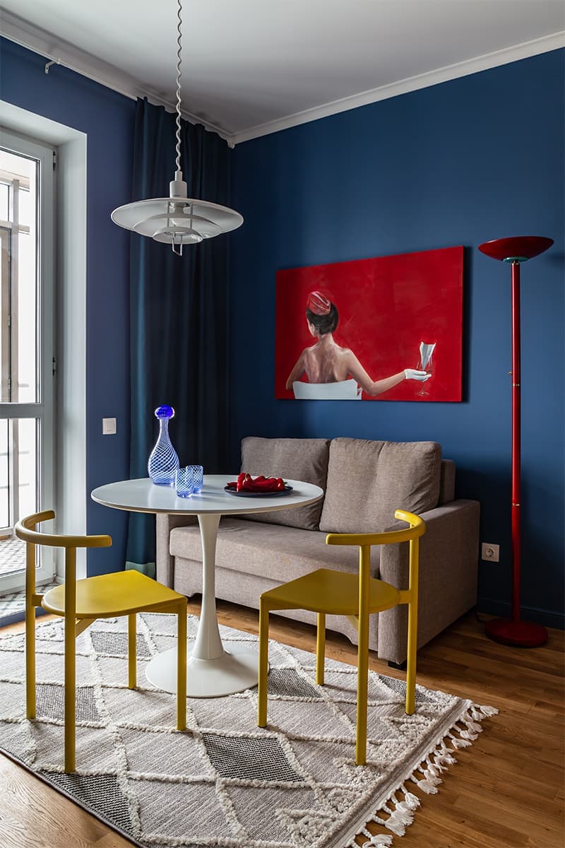 Эклектичный интерьер квартиры, вдохновленный Музеем Фриды Кало — проект Дэйси Аушевой