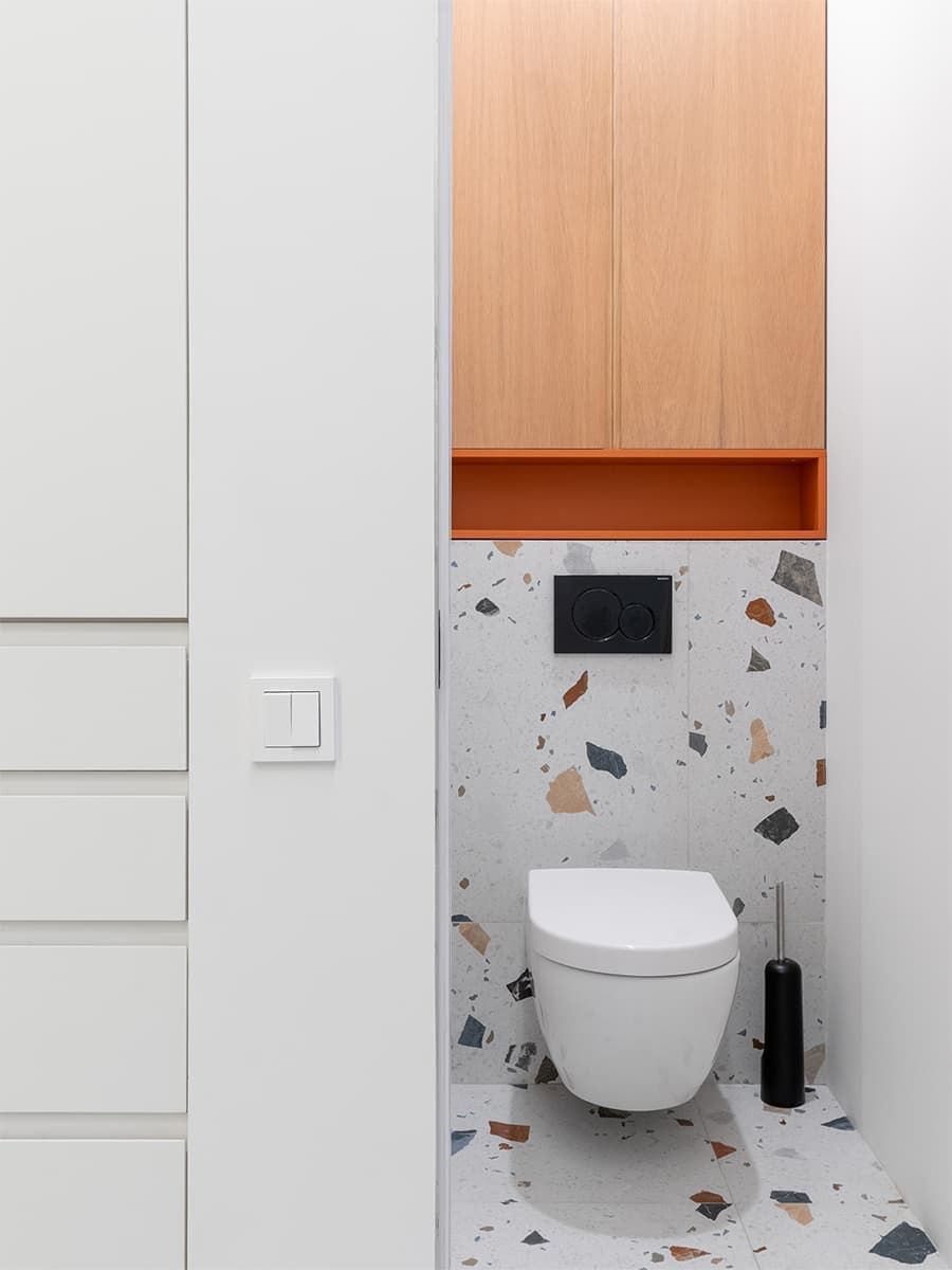 Медитативный интерьер московской квартиры с яркими деталями и живыми растениями — проект дизайн-студии КубКвадрат