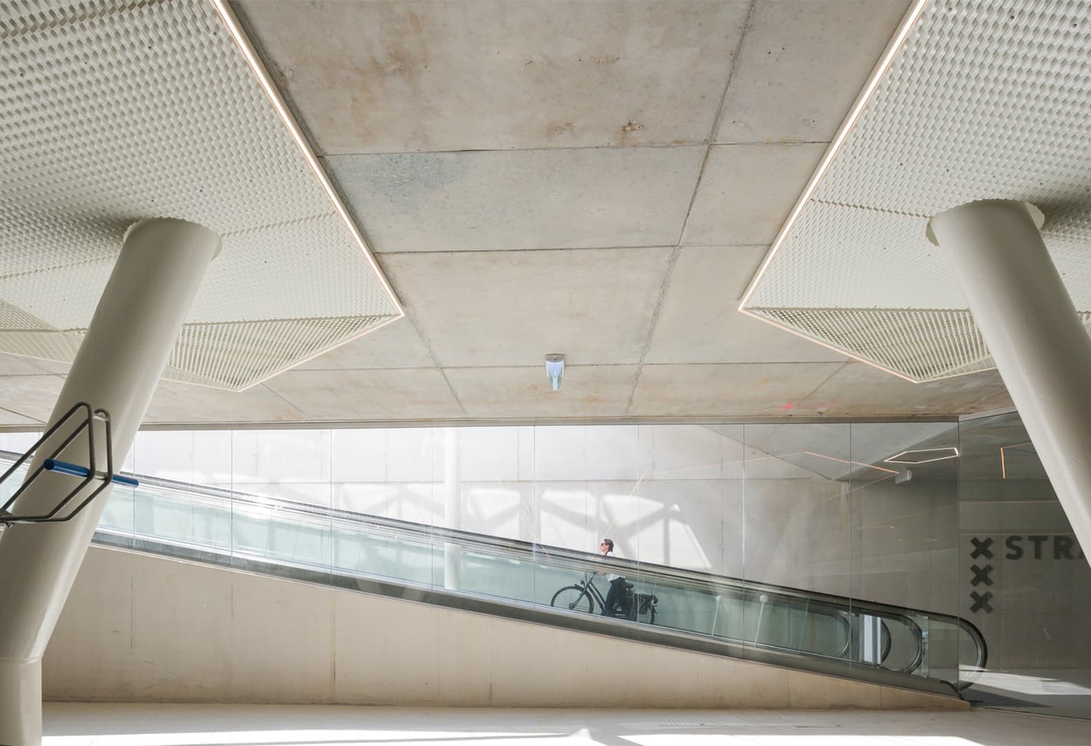 Велопарковка Strawinskylaan, студия wUrck. Фото: Jan de Vries