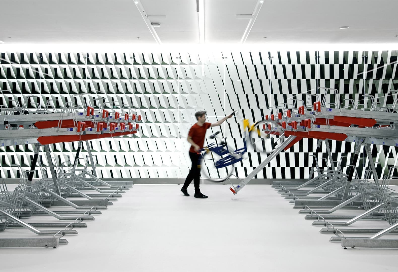 Подземный гараж для велосипедов, дизайн-студия Silo и архитекторы Studio Marsman. Фото: Mike Bink