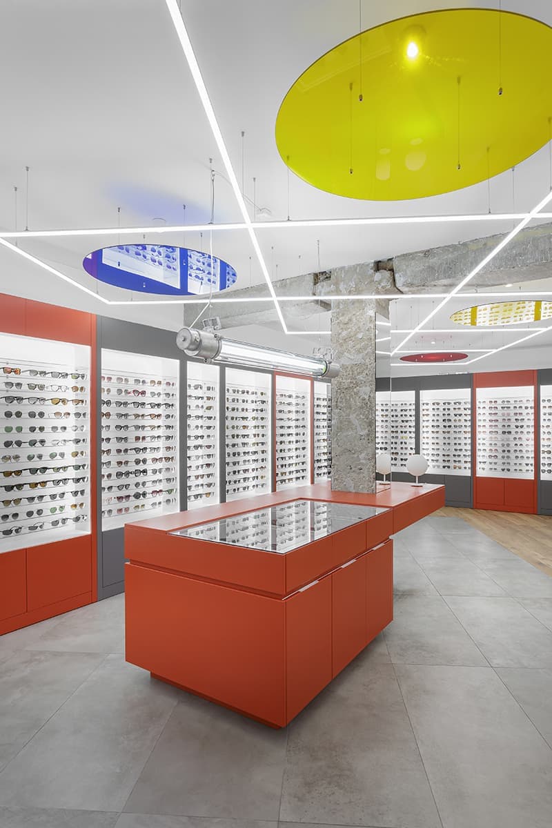 Яркие цветовые сочетания и оммажи авангарду в интерьере московского салона оптики — проект LSD Bureau