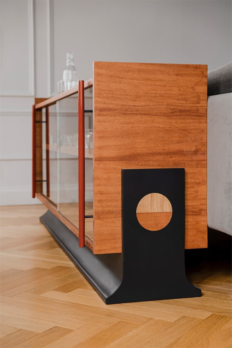 Дерево, лепнина и винтажная мебель: воздушный интерьер квартиры в центре Гданьска — проект студии Akurat