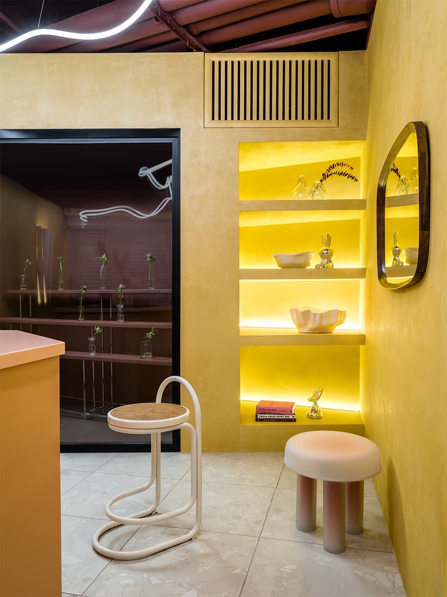 Сочный интерьер цветочного магазина в Москва-Сити — проект Дины Дымниковой и Даши Слушаевой